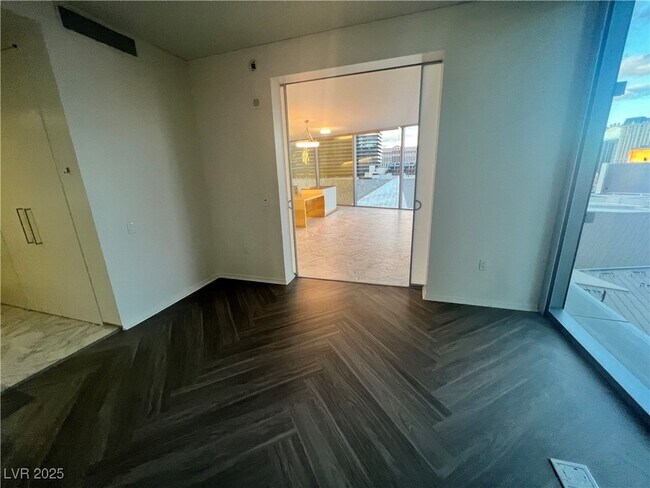 Building Photo - 3726 S Las Vegas Blvd