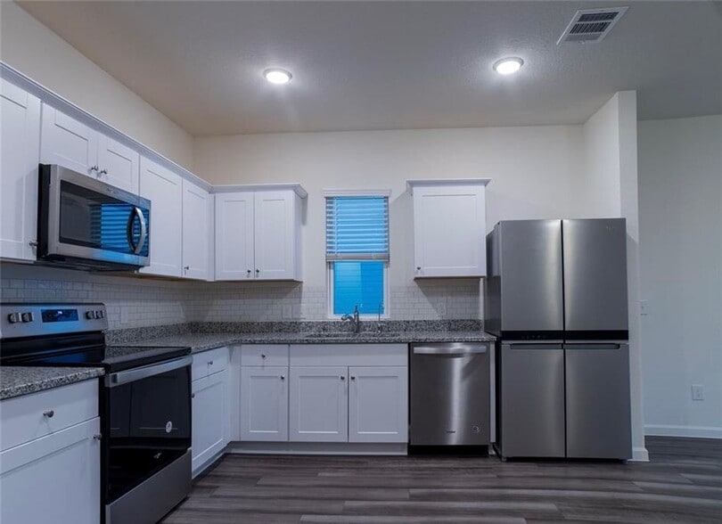 Building Photo - 4815 Highland Spgs Dr