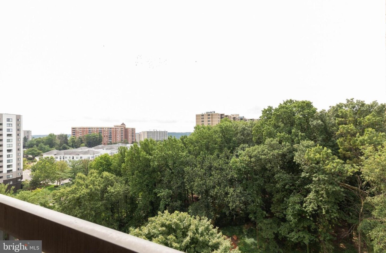 Balcony - 6300 Stevenson Ave