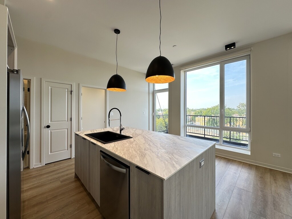 Building Photo - 3207 N Narragansett Ave