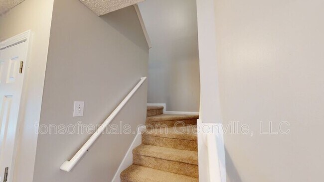 Building Photo - 101 Fairview Lake Way