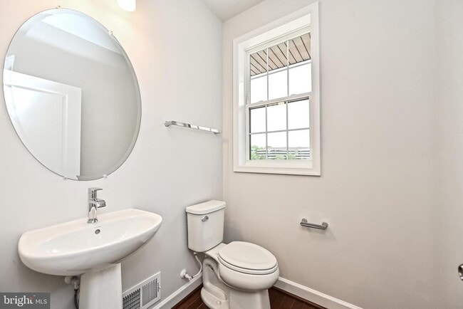 Building Photo - 4404 Fair Lakes Ct