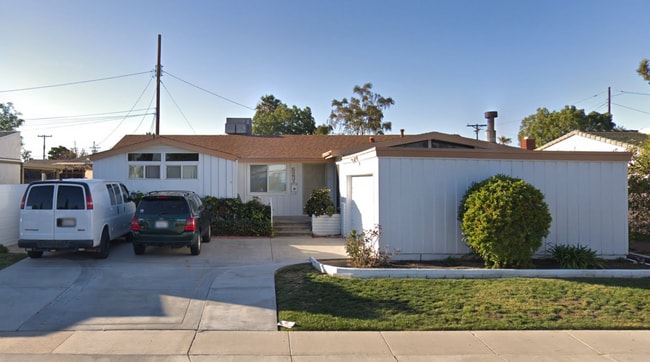 Building Photo - No back house!