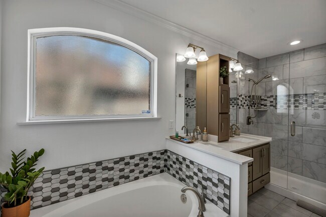 Building Photo - 505 Sunflower Dr