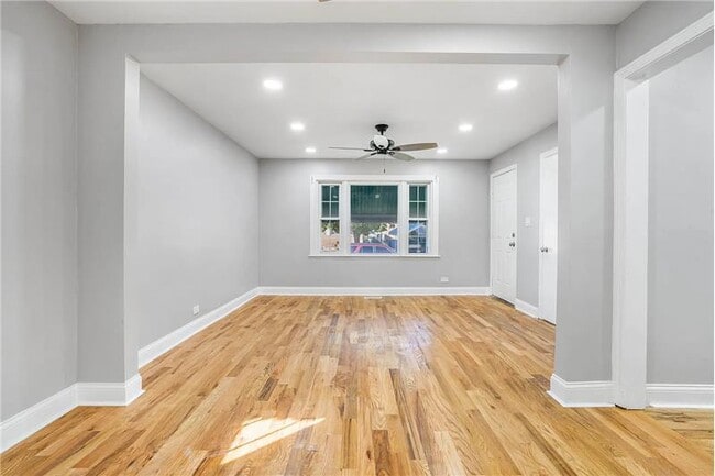 Building Photo - 6411 S Leclaire Ave