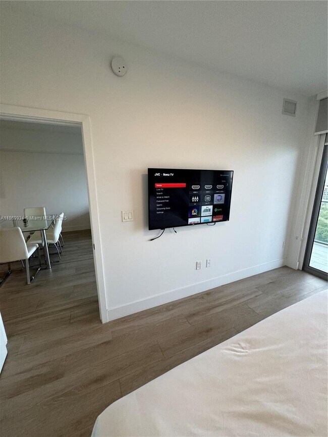 Building Photo - 16385 Biscayne Blvd
