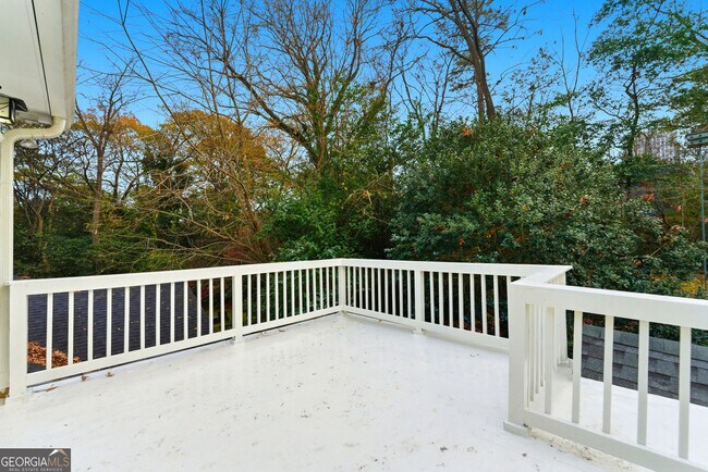 Building Photo - 302 Hascall Rd NW