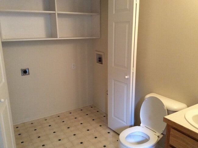 Building Photo - 2430 NW Granite Ct