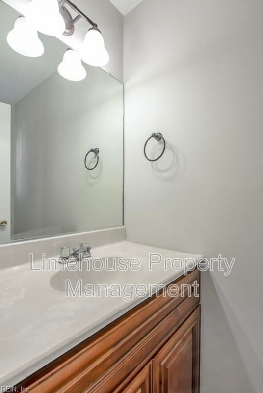 Building Photo - 437 Greenview Dr
