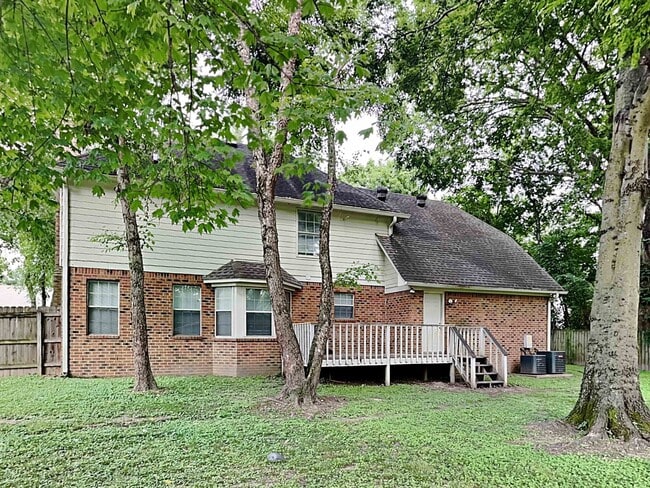 Building Photo - 5913 Sycamore Manor Cove