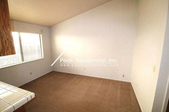 Building Photo - Spacious 3bd/2ba Elk Grove Home with 2 Car Garage