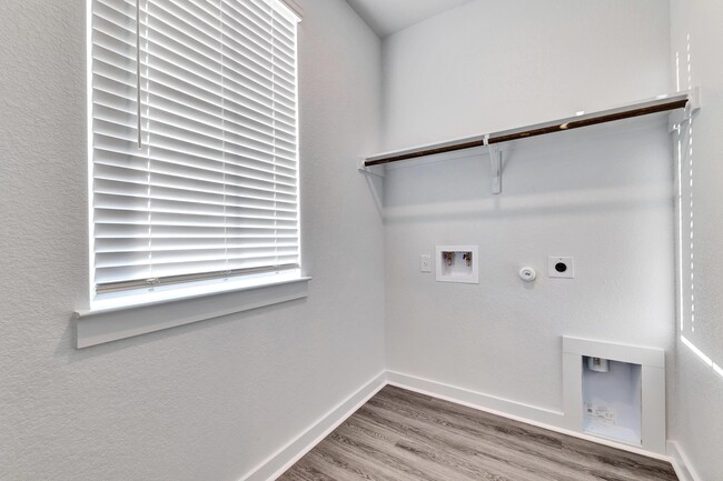 Building Photo - 311 Ravens Crst Dr
