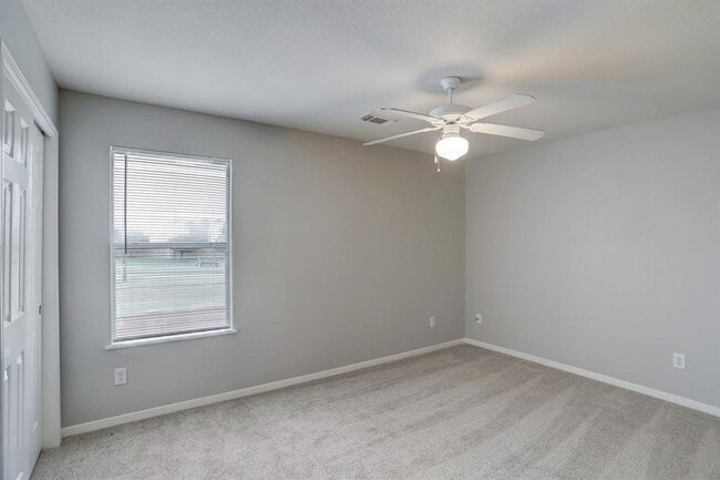 Building Photo - 15530 Hickory Dale St