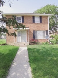 Building Photo - 147 Hemlock St