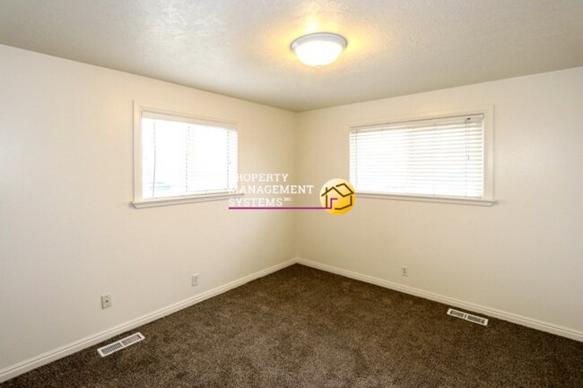 Building Photo - 4 Bedroom Cottonwood Heights Home