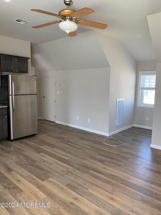 Building Photo - 207 Brinley Ave