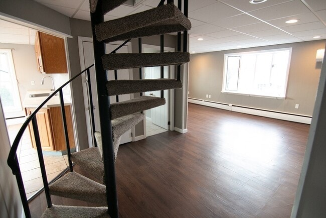 Building Photo - 118 Vine St