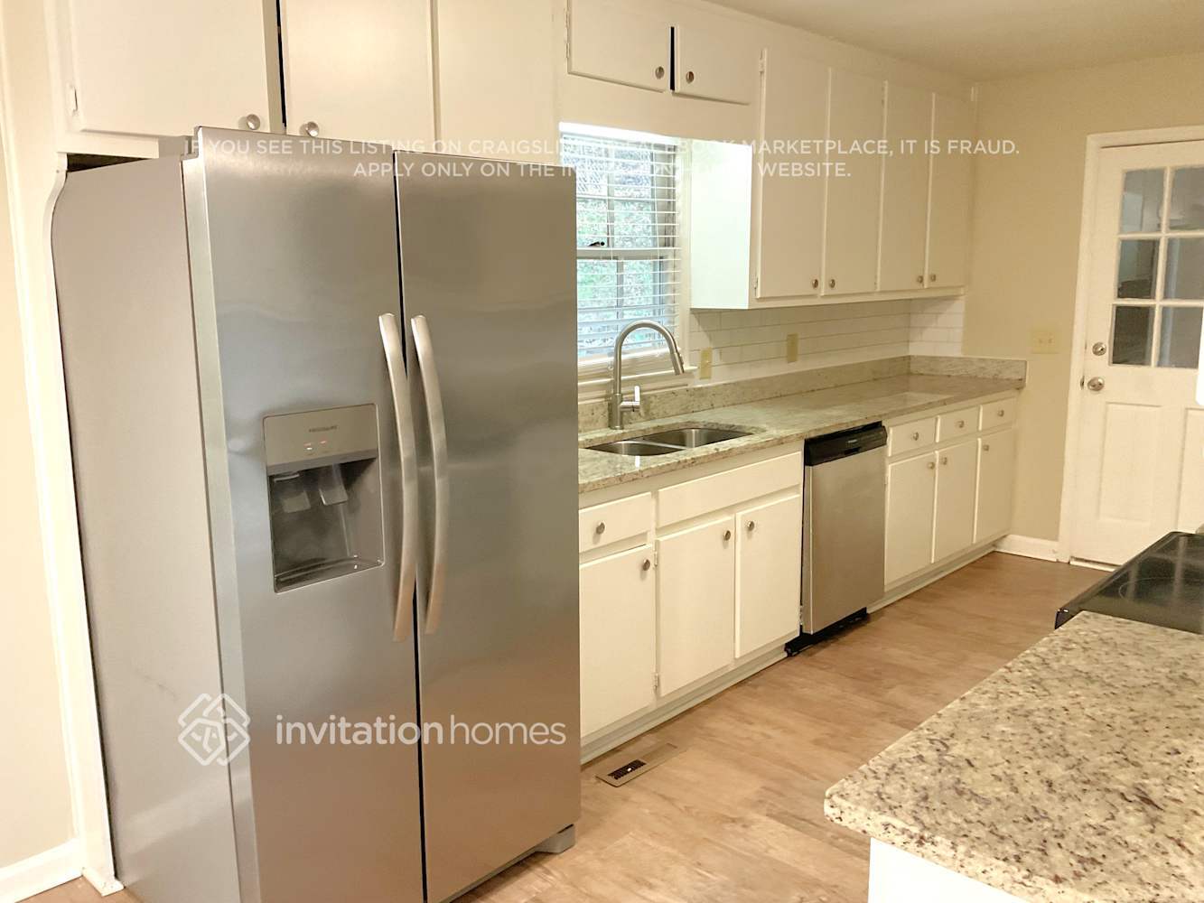 Building Photo - 1650 Lakeview Pl