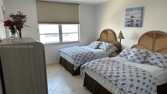 Building Photo - 3725 S Ocean Dr