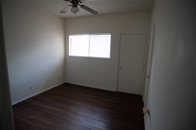 Building Photo - 3000 Guadalupe St