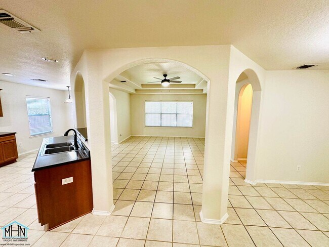 Building Photo - Spacious and Well Designed 3 Bedroom 2.5 Bath, Located in the far Northeast and North Central San...