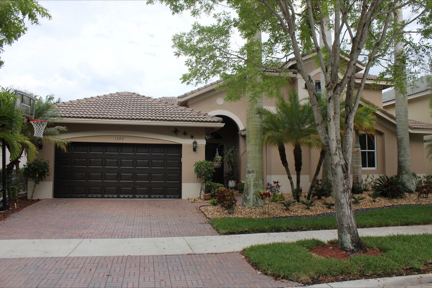 Primary Photo - 1342 Crossbill Court