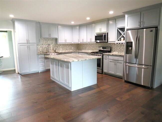 Building Photo - 1026 Thomas St