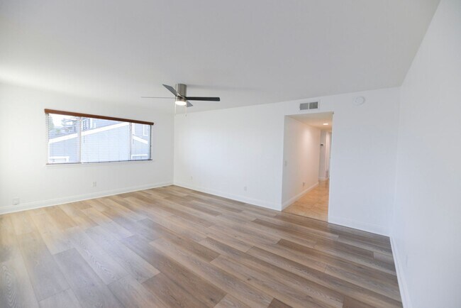 Building Photo - 251 Avenida Madrid
