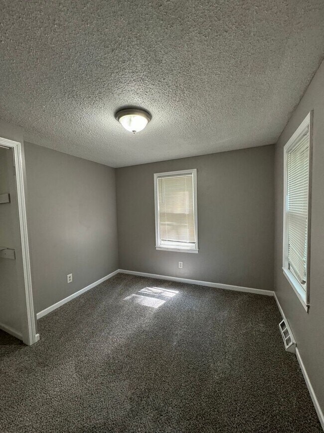 Building Photo - Cute 3 bed in Independence