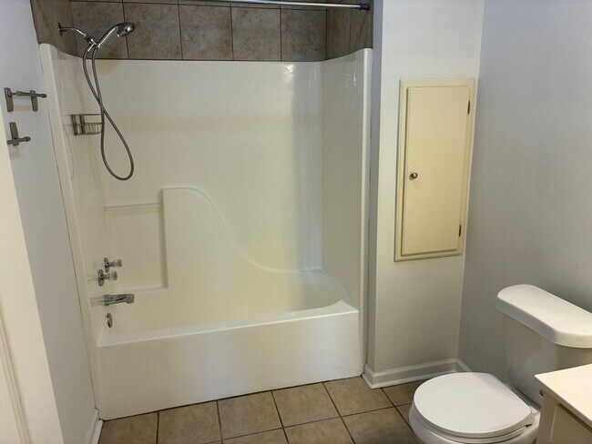 Building Photo - 125 Cypress Gln