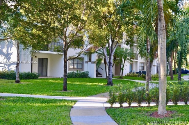 Building Photo - 620 S Park Rd