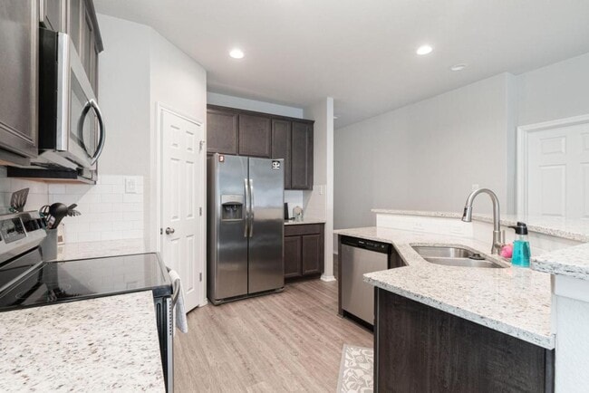 Building Photo - 5510 Daniel Wy