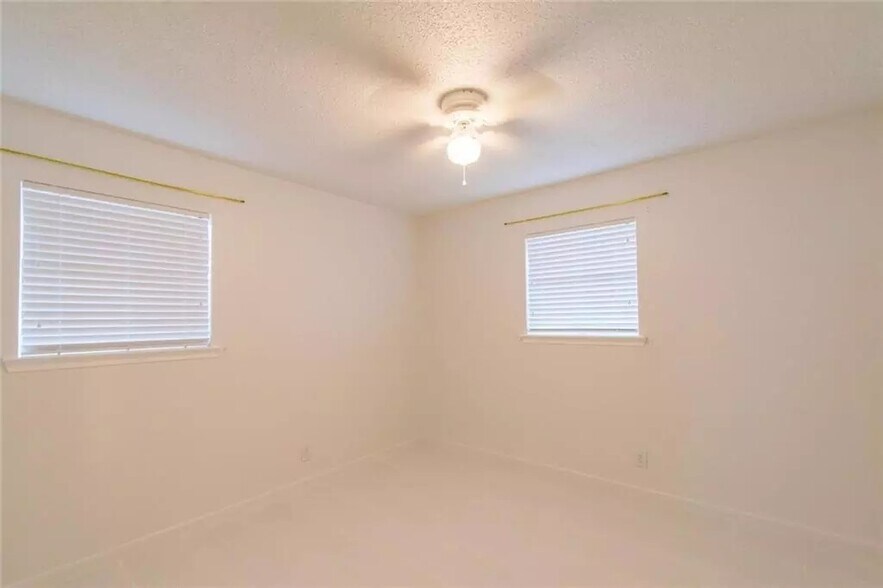 Building Photo - 2137 Shady Grove Dr