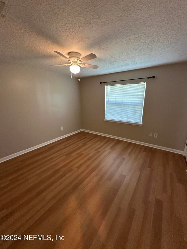 Building Photo - 10929 Weymouth Cir N