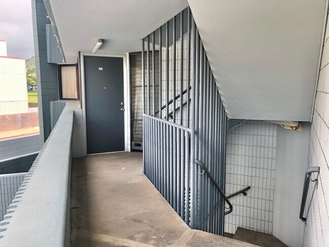 Building Photo - Charming 2 bedroom, 2 bathroom, 1 covered ...