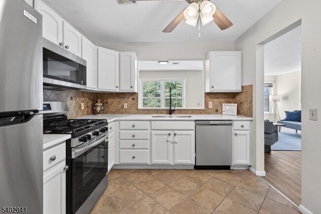 Building Photo - 11 Evergreen Dr