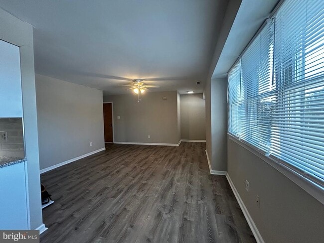 Building Photo - 480 E Main St