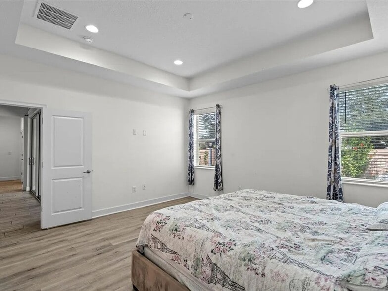 Building Photo - 2043 Rush Bay Wy