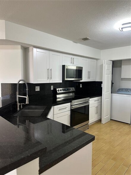 Building Photo - 5403 SW 126th Ter
