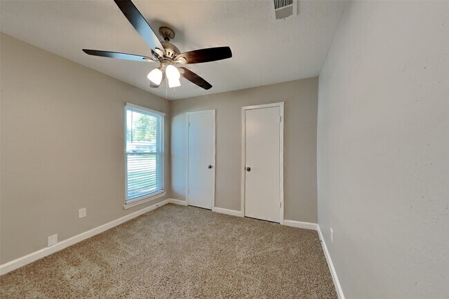 Building Photo - 216 Tara Plantation Dr