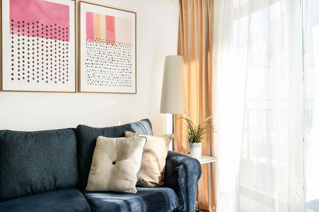 Building Photo - 811 9th Ave