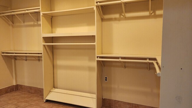 Building Photo - Steilacoom 4 Bedroom + Bonus Room!