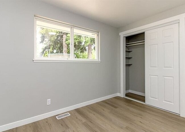 Building Photo - Beautiful 3 Bedroom Home on Spacious Lot in Federal Way