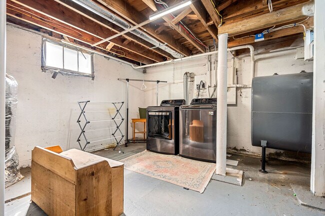 Building Photo - 6 Elwyn Rd