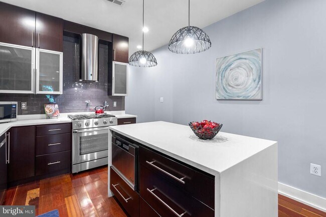 Building Photo - 747 Morton St NW