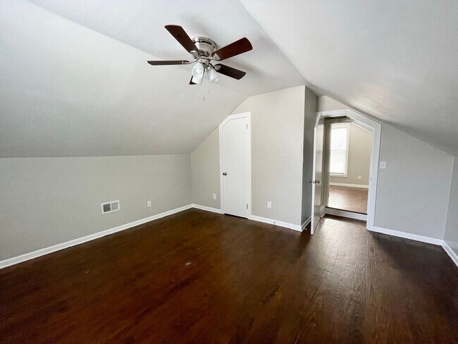 Building Photo - oliver322