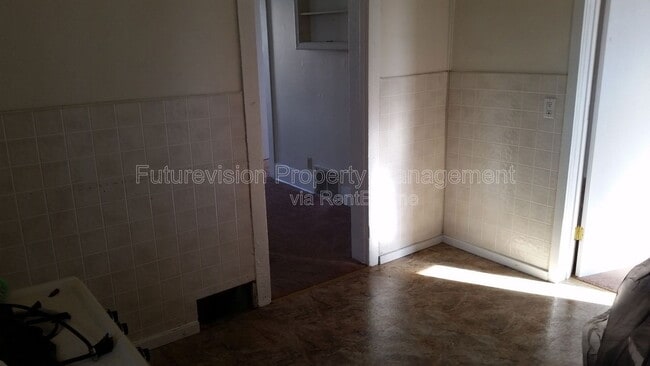 Building Photo - 857 Royce Ave