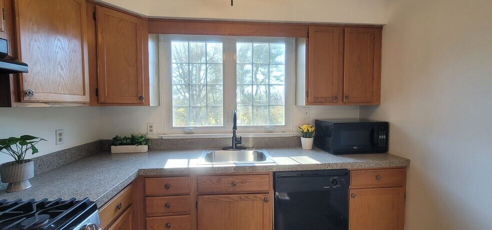 Building Photo - 10 Woodfield Dr