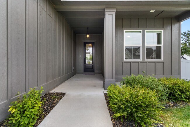 Building Photo - 207 W Wrangler St