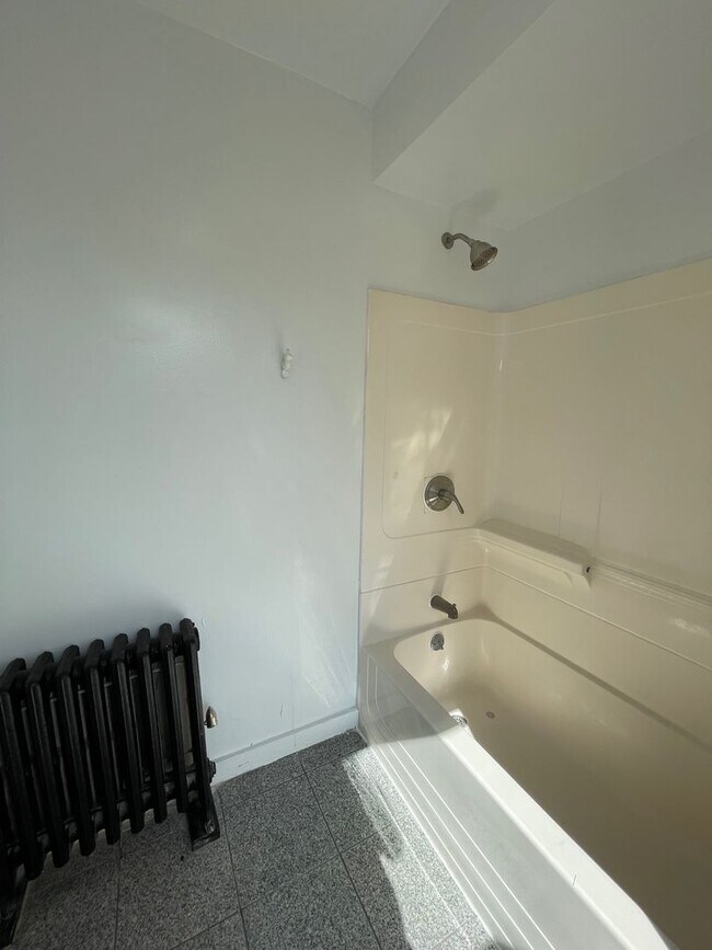 Building Photo - 151 Grand St